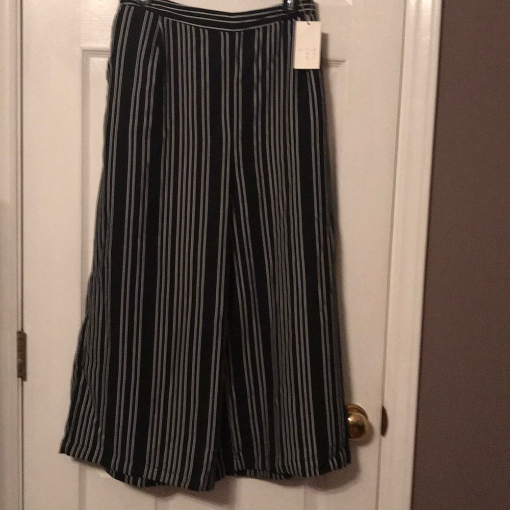 Wide leg capris